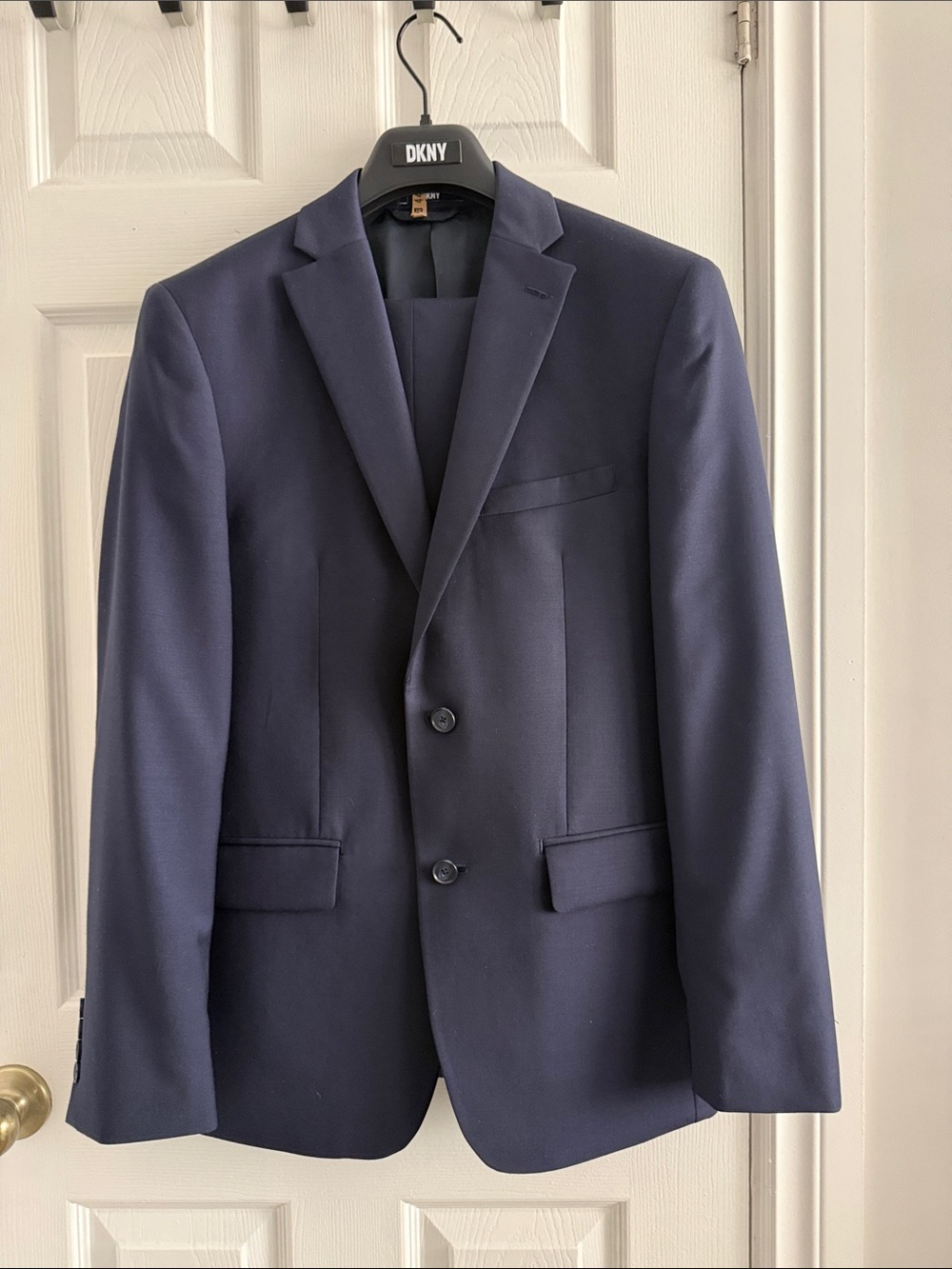 Men’s Navy DKNY Suit size 40R Jacket, 34 Pant
